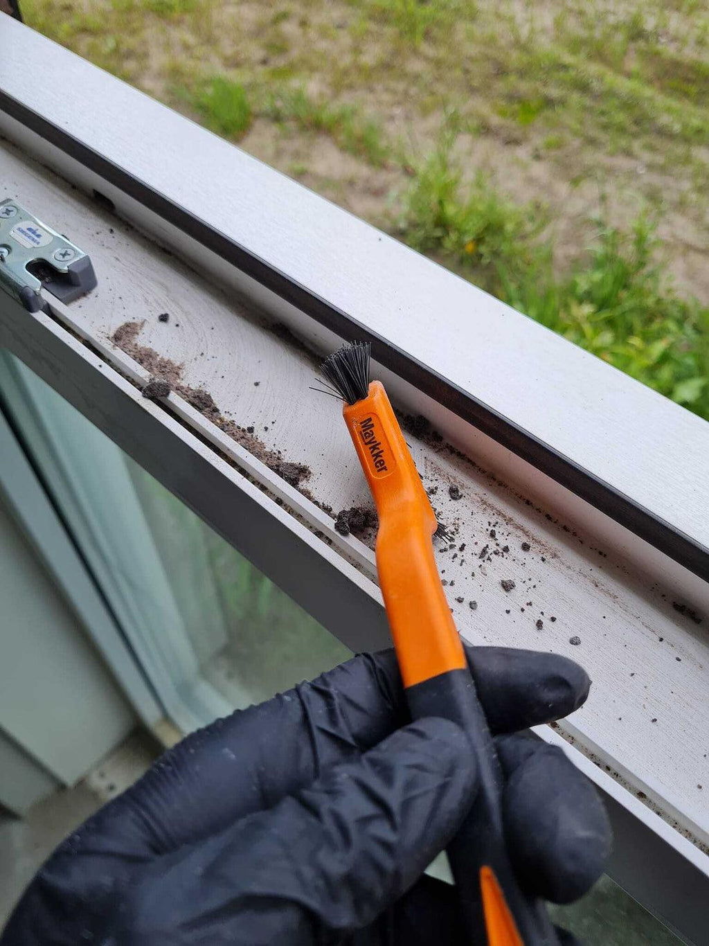 Window Track Cleaning Brush – Deep Clean Every Gap