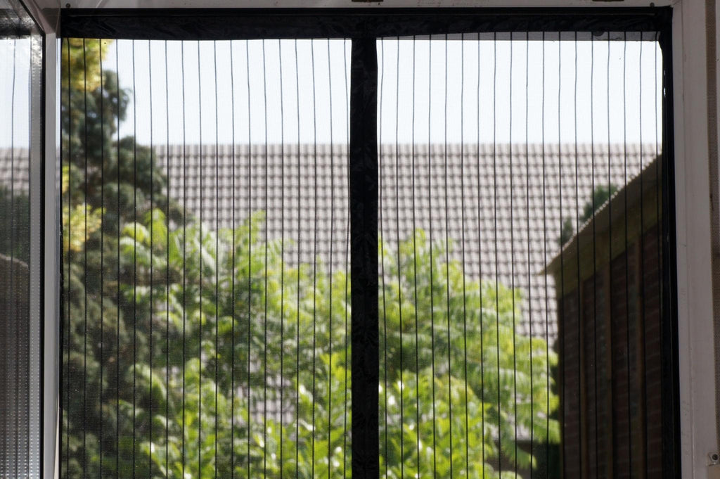 Magnetic Screen Door – Hands-Free Fresh Air
